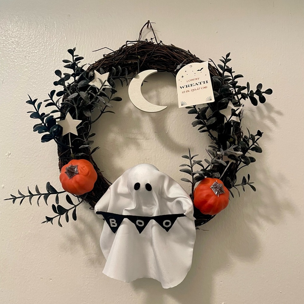 Ghost Wreath with Mini Pumpkins, Moon and Stars - Picture 4 of 8
